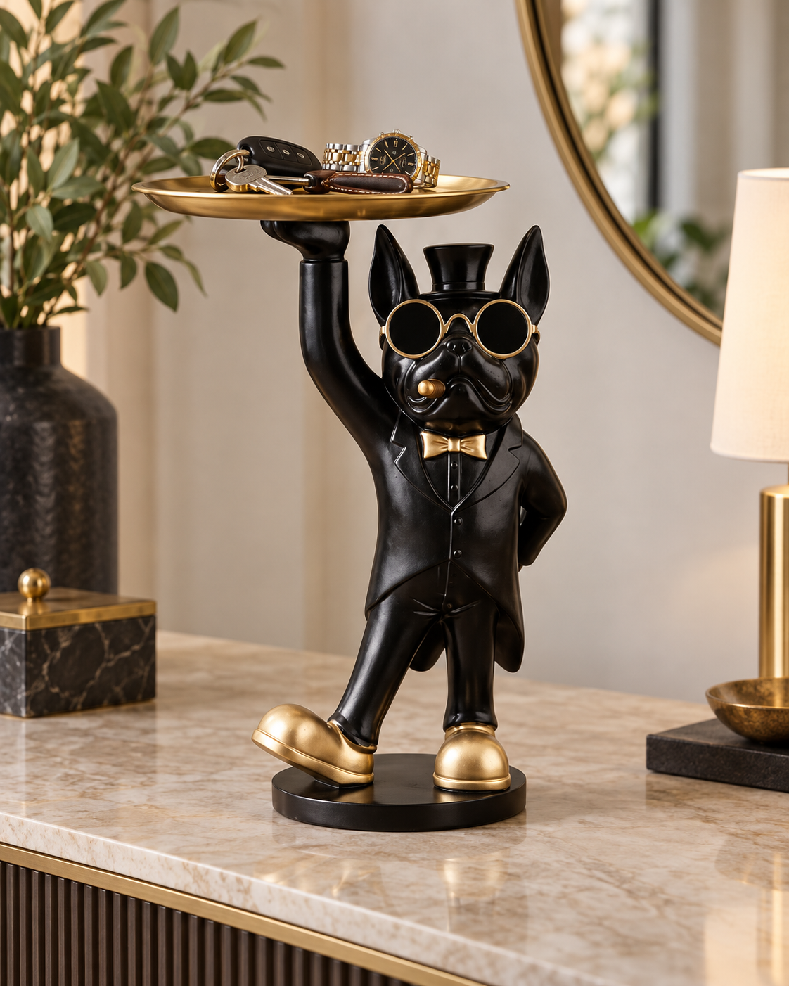 Bulldog Butler met dienblad 20 cm in interieur